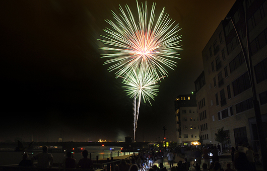 Stunning Nighttime Fireworks Display Provided by Spectrum Pyrotechnics 