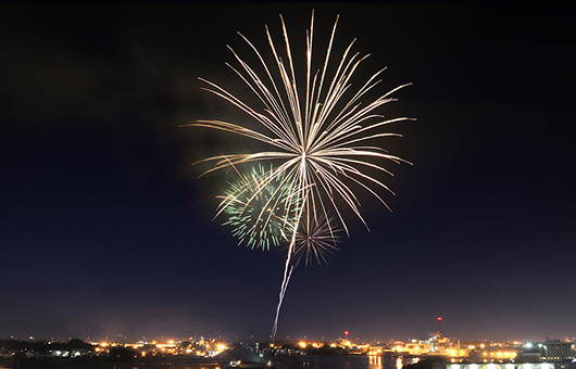 Stunning Nighttime Fireworks Display Provided by Spectrum Pyrotechnics 