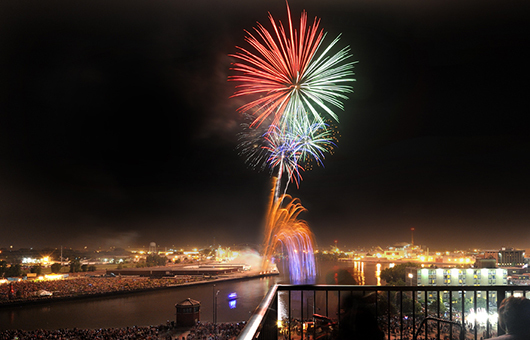 Stunning Nighttime Fireworks Display Provided by Spectrum Pyrotechnics 